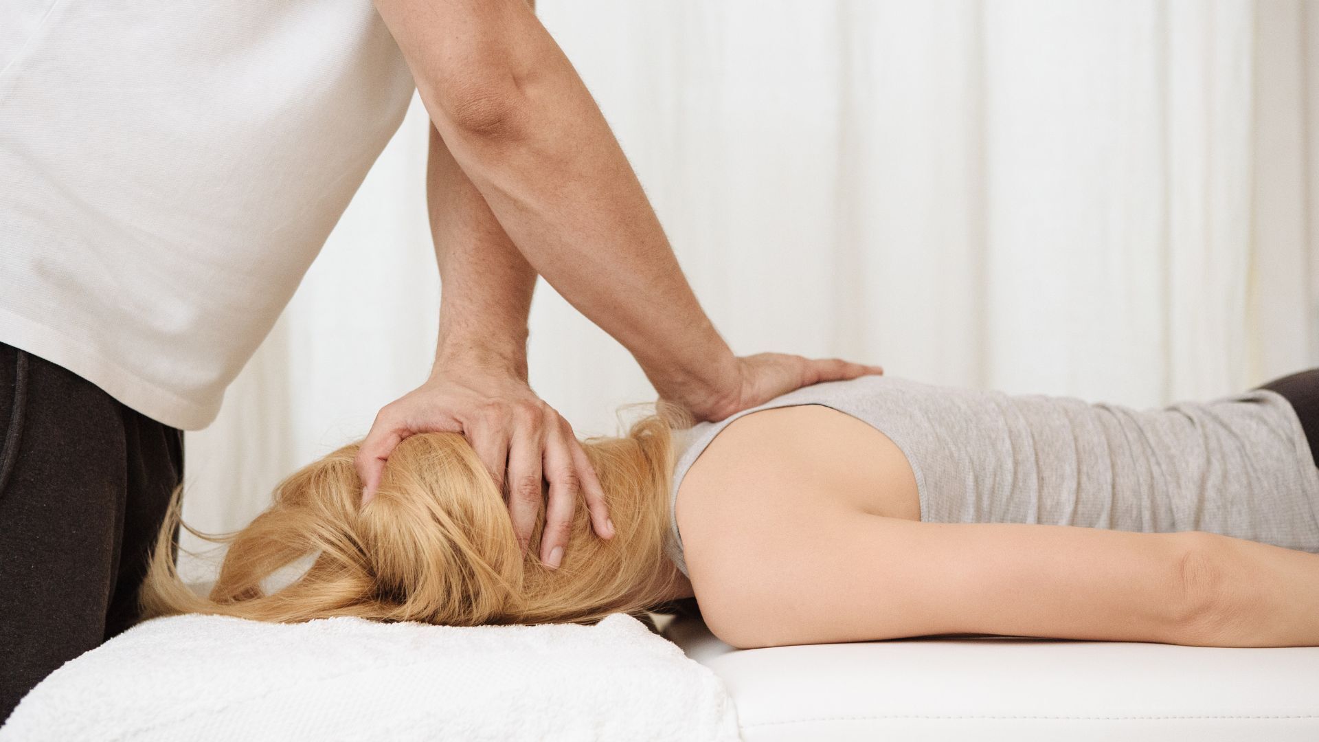 Chiropractic adjustment for back and neck pain relief